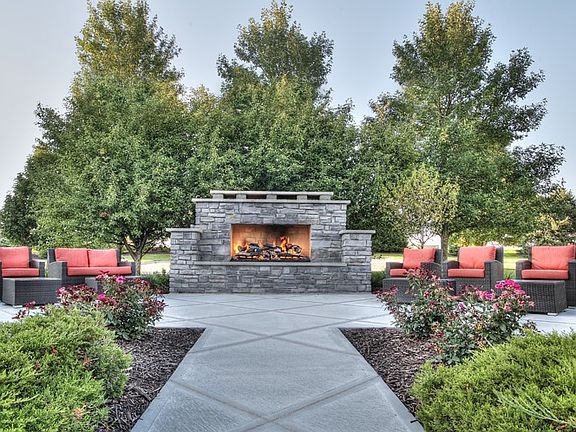 Outdoor fireplace