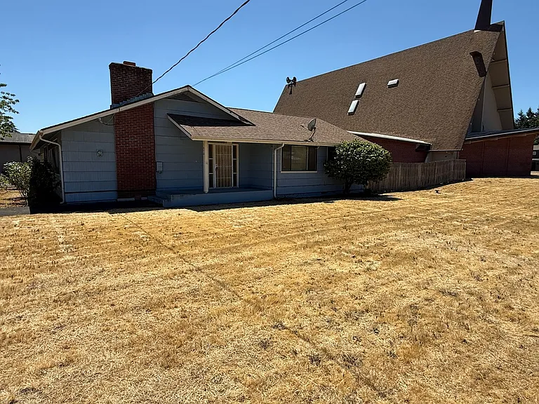 1670 Escalante St — Photo 2