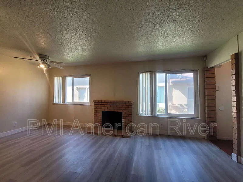 2 bed, 1.0 bath, 900 sqft, $1,450 — Photo 2
