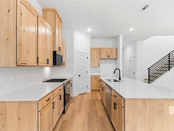 5th image of 1835 E Fiji St