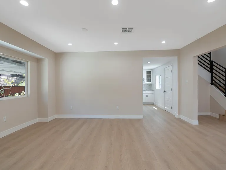 1206 Tamarind Ave — Photo 15