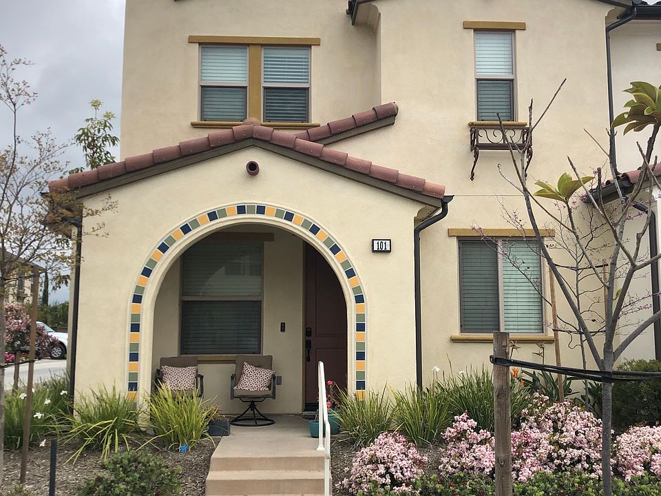 1st image of 376 Pear Ave #101