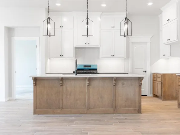 3708 Lynne Ave, Edmond, OK 73012