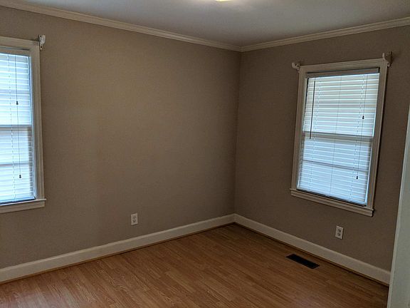 2 windows in ea bedroom