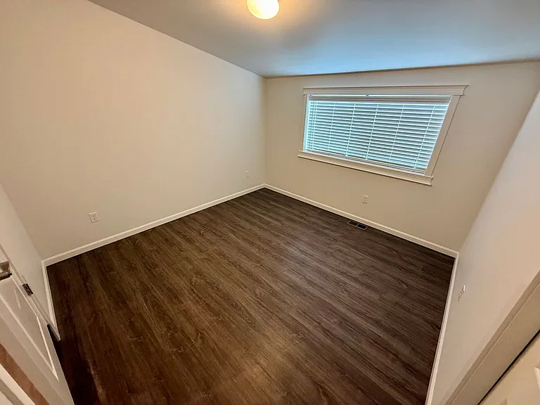 1329 Elm St — Photo 17