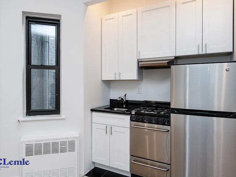 1592 2nd Ave #5RS — Photo 3