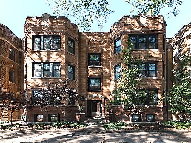 1st image of 2324 W Argyle St APT 1W