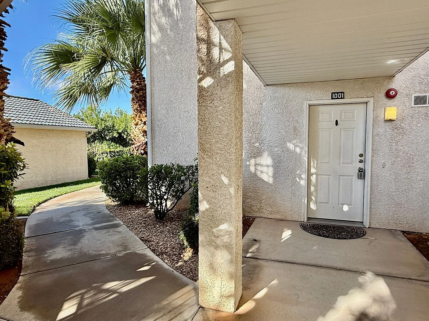 1-BR Available for Long Term Rental in Coveted Las Palmas Community — Photo 2