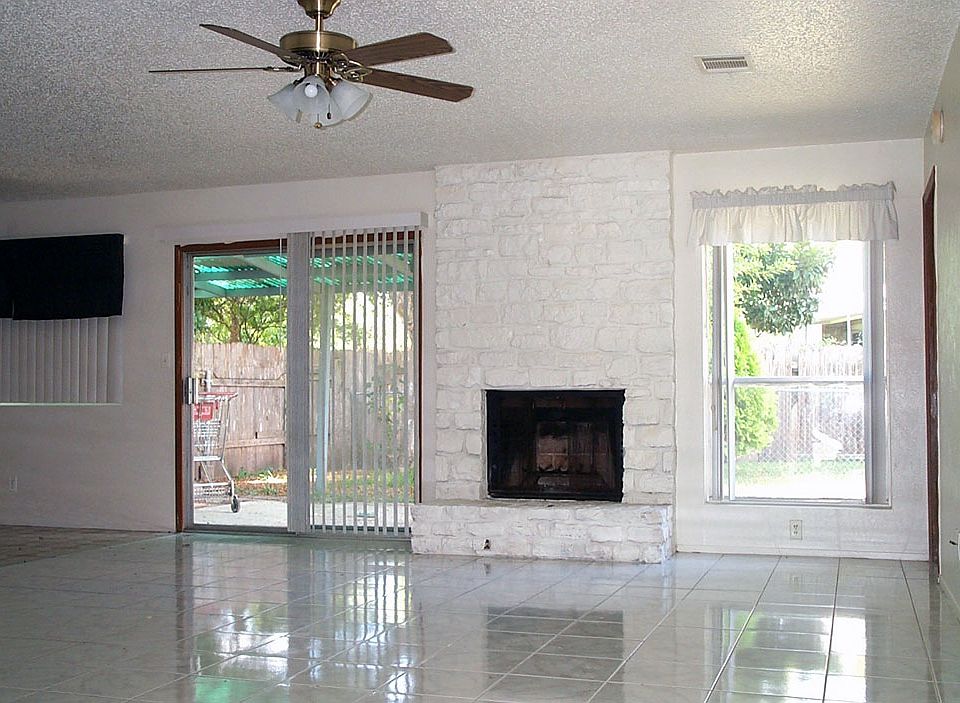 2nd image of 102 Etta Pl