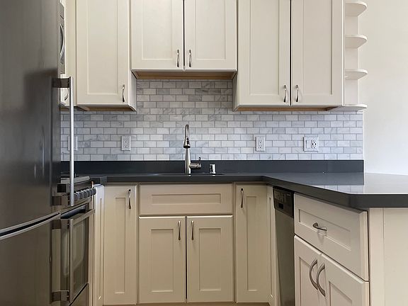 2nd image of 2165 Larkin St #202