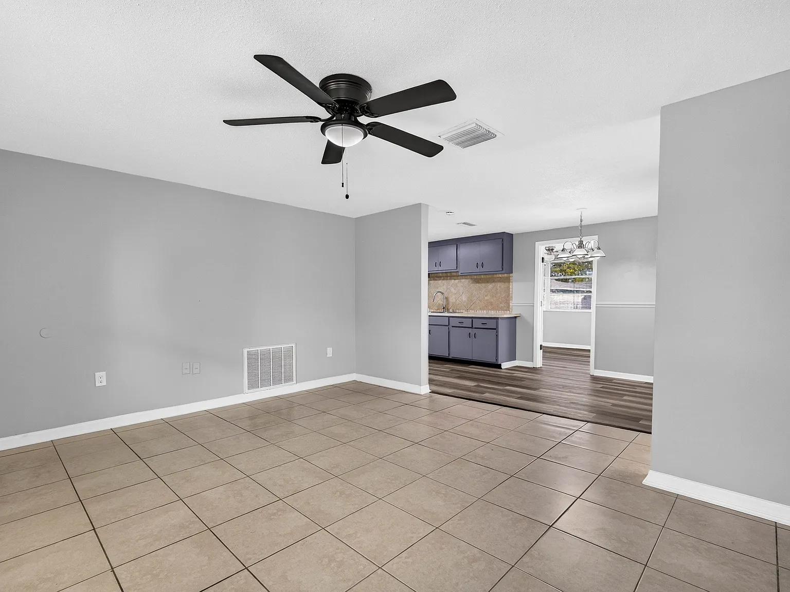 3 bed, 1142 sqft, $1,695 — Photo 4