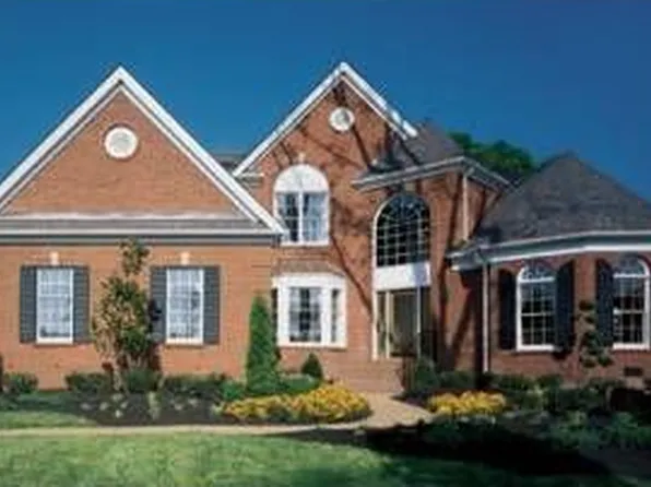 126 Tournament Dr E, Hawthorn Woods, IL 60047