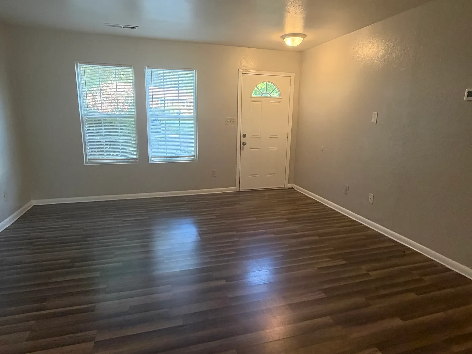 3 bed, 960 sqft, $2,000 — Photo 4