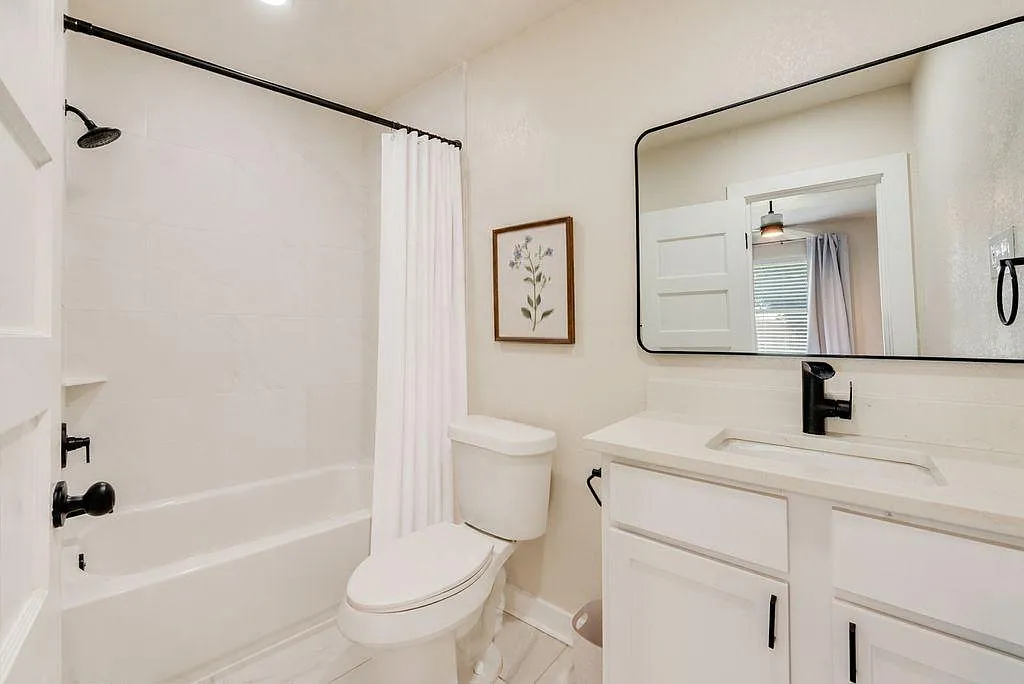 4 bed, 4.0 bath, 1600 sqft, $1,581 — Photo 2