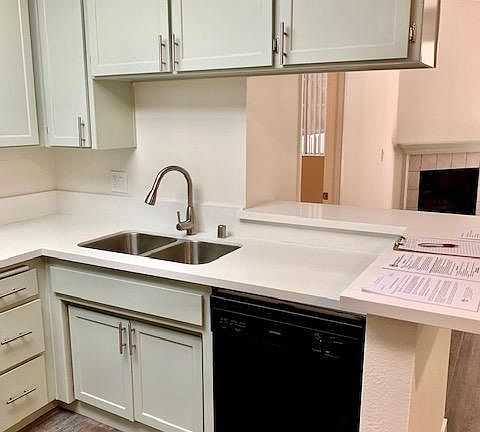 4th image of 1545 Amherst Ave #205