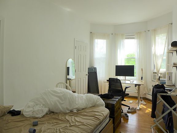5th image of 285 Windsor St