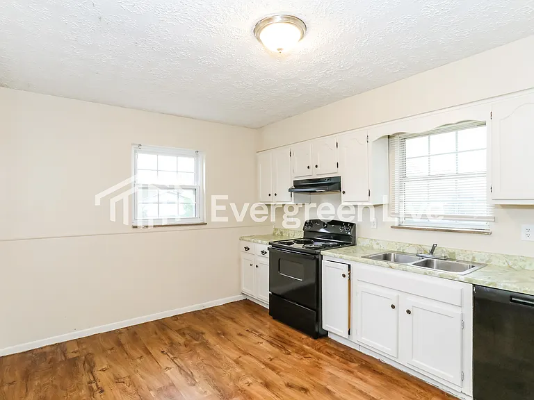 3005 Sheldon Ave — Photo 4