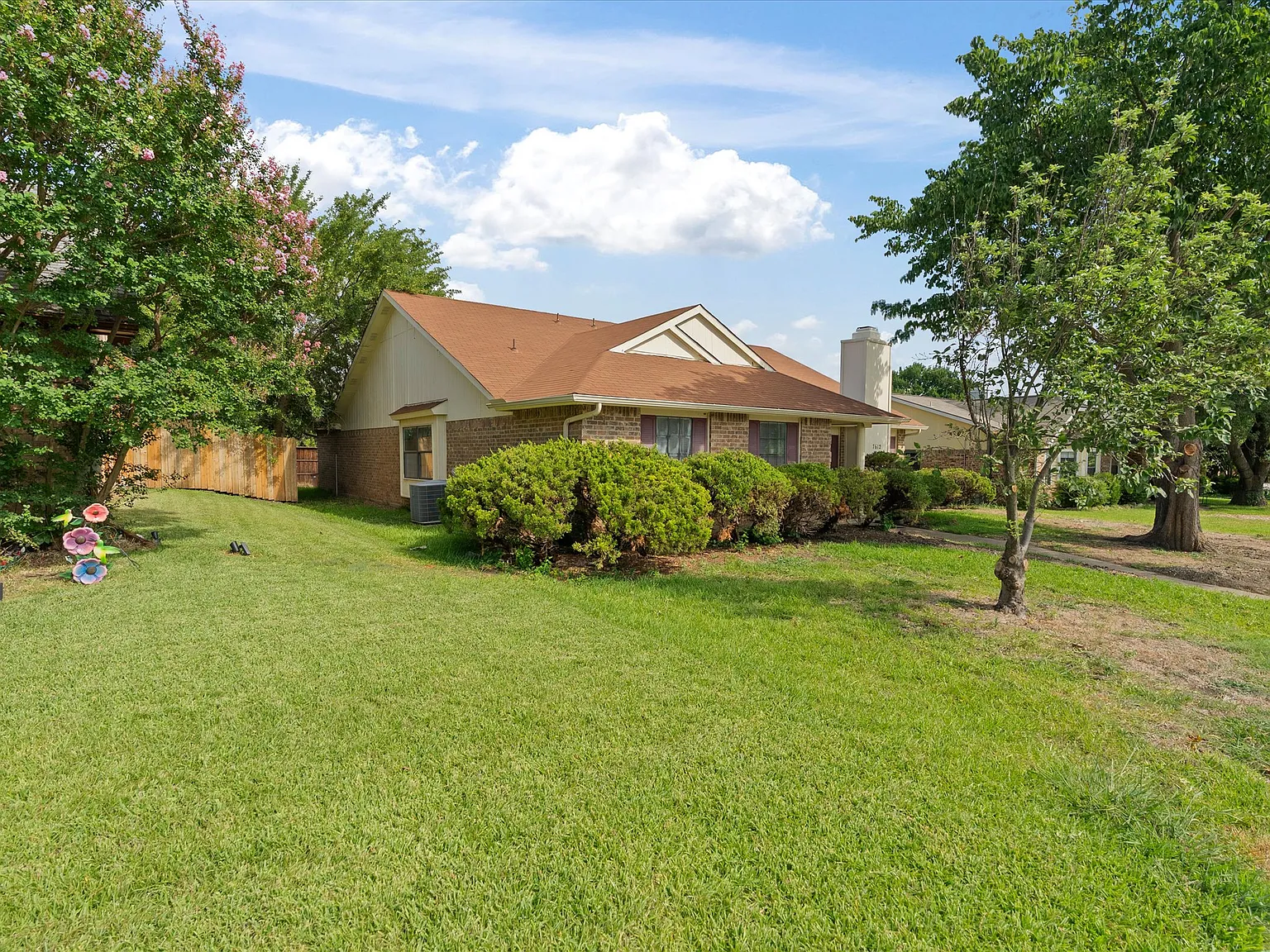 3 bed, 1963 sqft, $2,500 — Photo 2