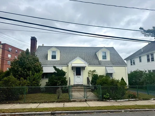 19 Brookdale Rd, Arlington, MA 02474