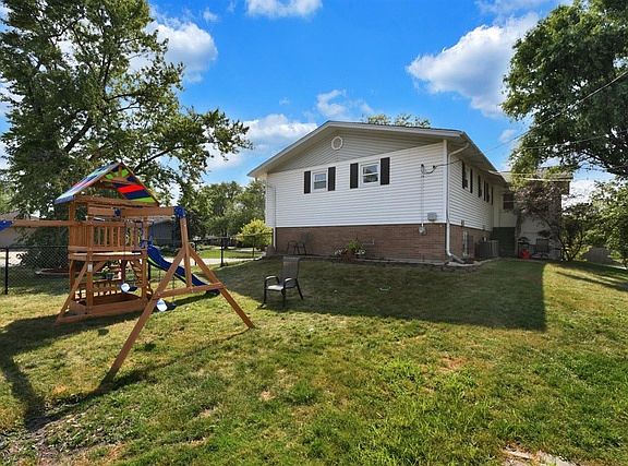 3rd image of 14861 Parkside Ave