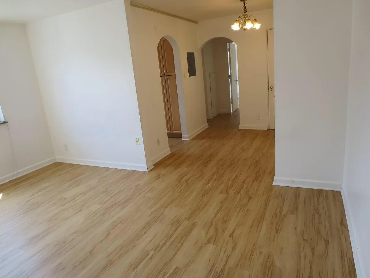 5712 Phillips Avenue — Photo 2