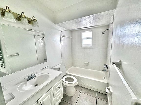 3rd image of 4750 40th Ave N APT 204