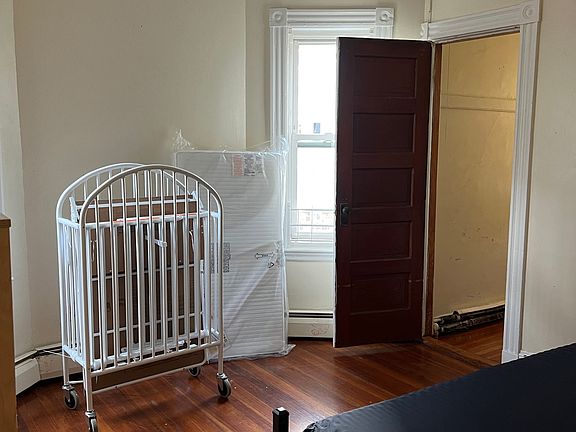 4th image of 34 Cameron St #1