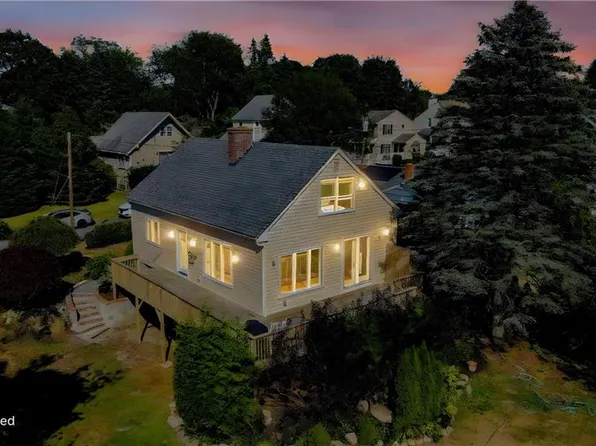 28 W Side Rd, Wakefield, RI 02879