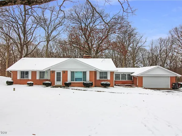 3298 N Valley Dr, Port Clinton, OH 43452