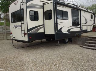 5220 Sunrise Dr, Brooklyn, IA 52211