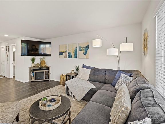 4th image of 8213 16th Street SE