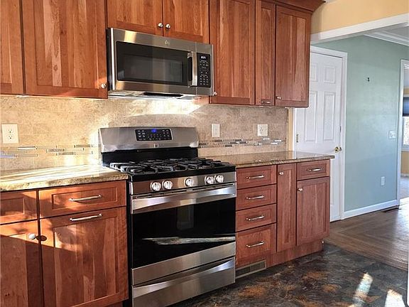 5th image of 38 Bretton Woods Dr