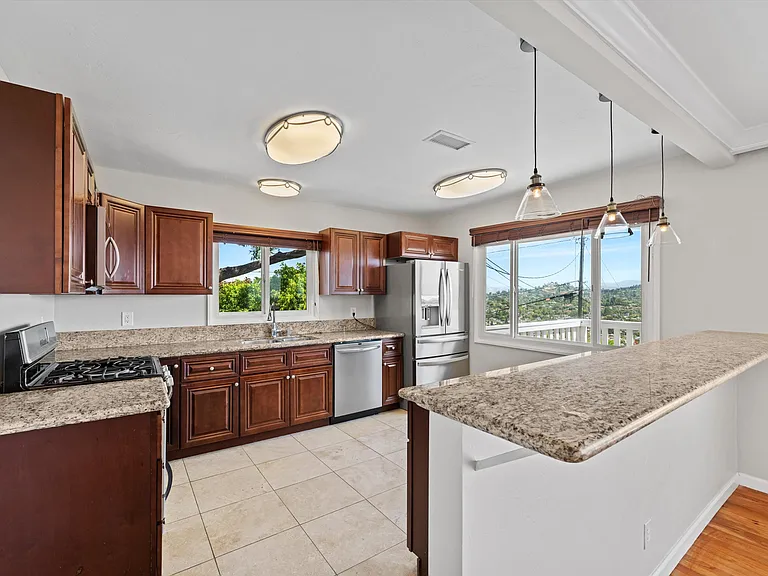 4258 Summit Dr — Photo 19