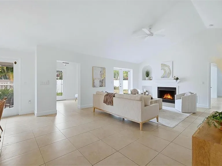 1792 Floyd St — Photo 3