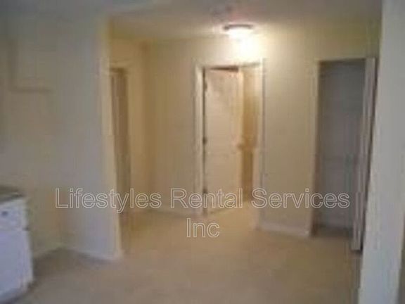 4th image of 6911 Miss Muffett Ln S