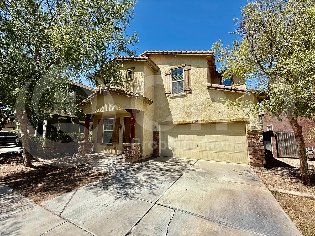 3 bed, 3.0 bath, 2368 sqft, $2,185 — Photo 2
