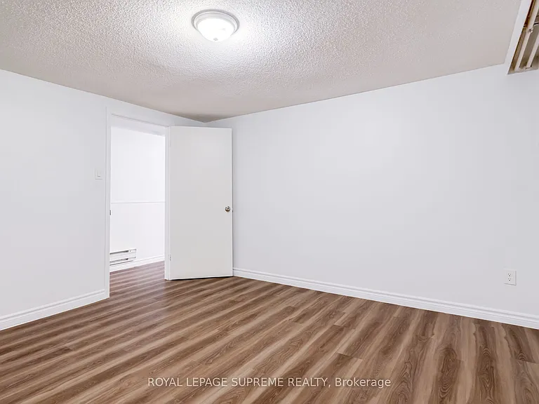 224 Christie St #LOWER — Photo 20