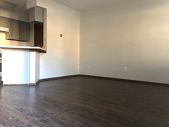 5th image of 1317 E Wyndham Cir #102