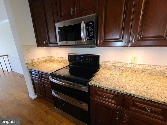 5th image of 7029 Ashleigh Manor Ct