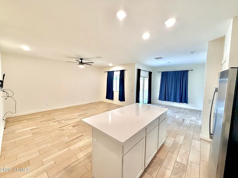 948 E Wiley Way — Photo 4