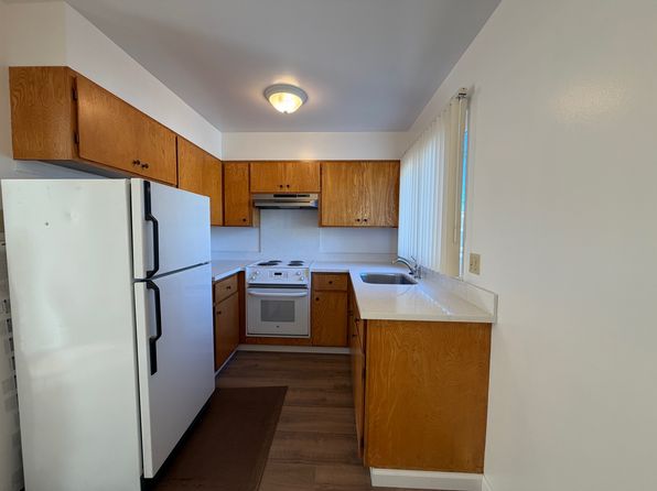 863 Commercial Ave #3