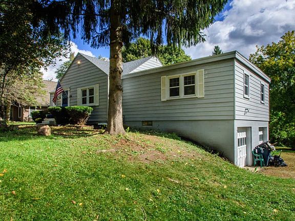 3rd image of 460 Rose Dr