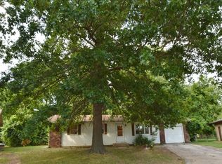 2525 E Pine Grove Pl, Springfield, MO 65804