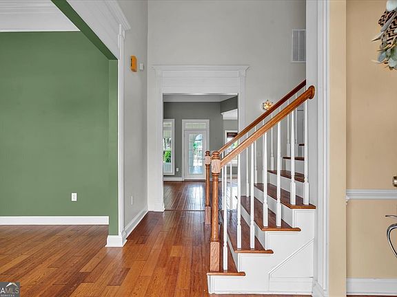 3rd image of 104 Running Creek Dr