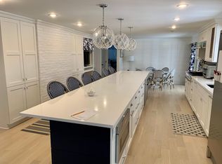 11 Neck Pond Rd, Osterville, MA 02655