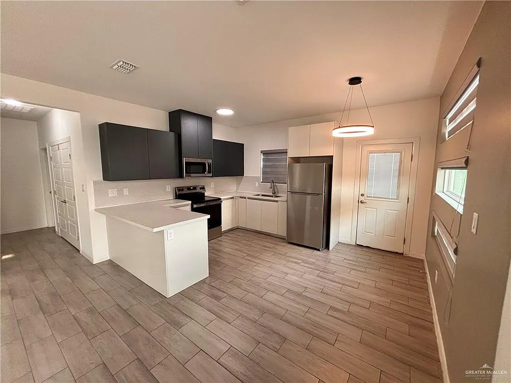 2 bed, 2.0 bath, 950 sqft, $1,200 — Photo 4