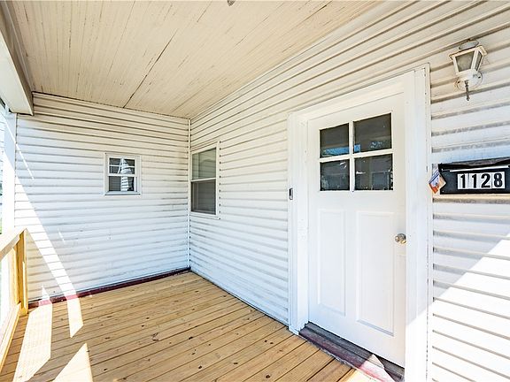 4th image of 1128 Main St