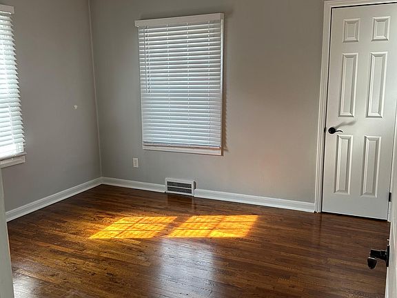 5th image of 22216 Cedar St