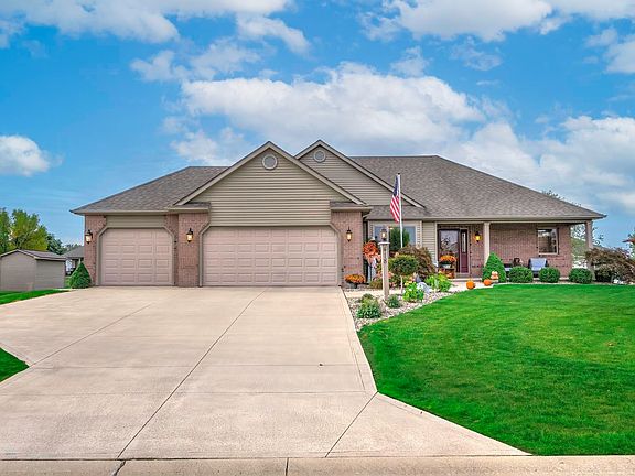3rd image of 418 Goldenrod Ct