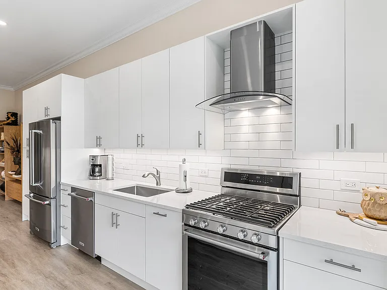 133 S Ashland Ave — Photo 5